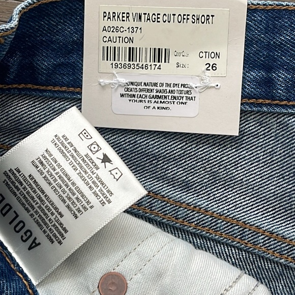 AGOLDE Denim Parker Vintage Cut Off Shorts 26W, 11.25" rise,2.5" inseam•5 Pocket - Picture 10 of 12